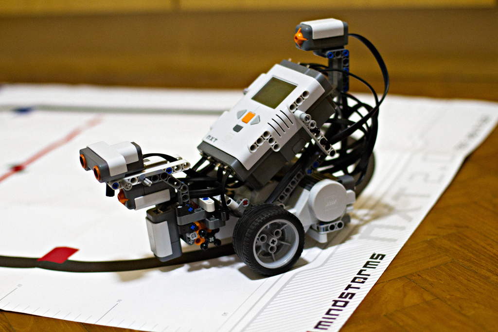 Тест по технологии робототехника. Робот сумо NXT. Mindstorms ev3.